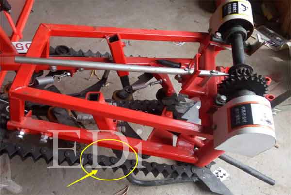The peanut harvester chain articulated