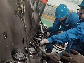 风电主轴胀紧套安装现场